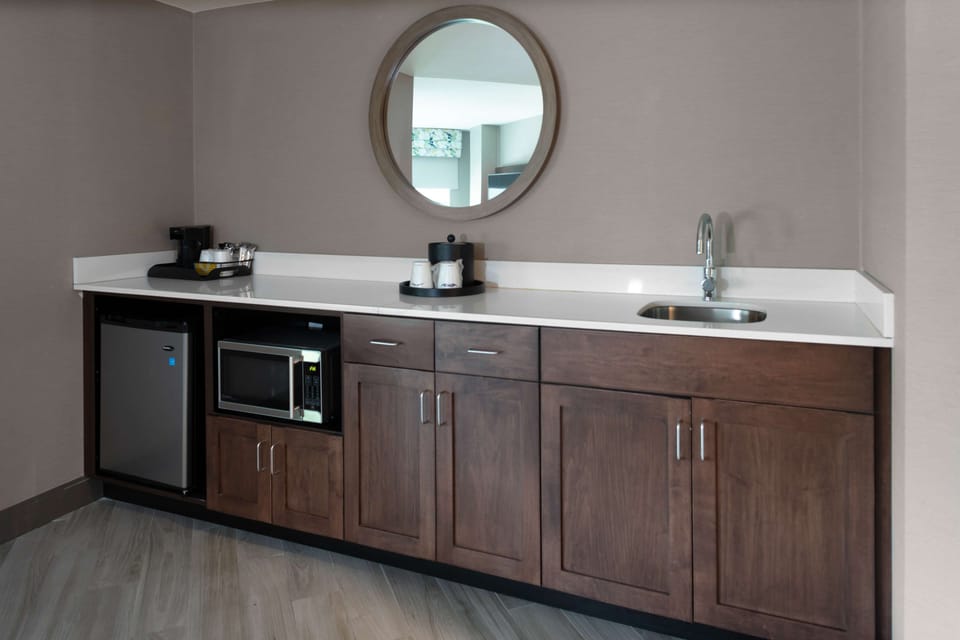 Suite, 1 Bedroom | Minibar