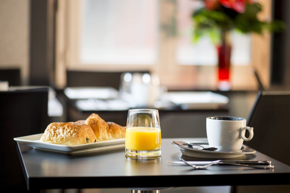 Daily buffet breakfast for a fee