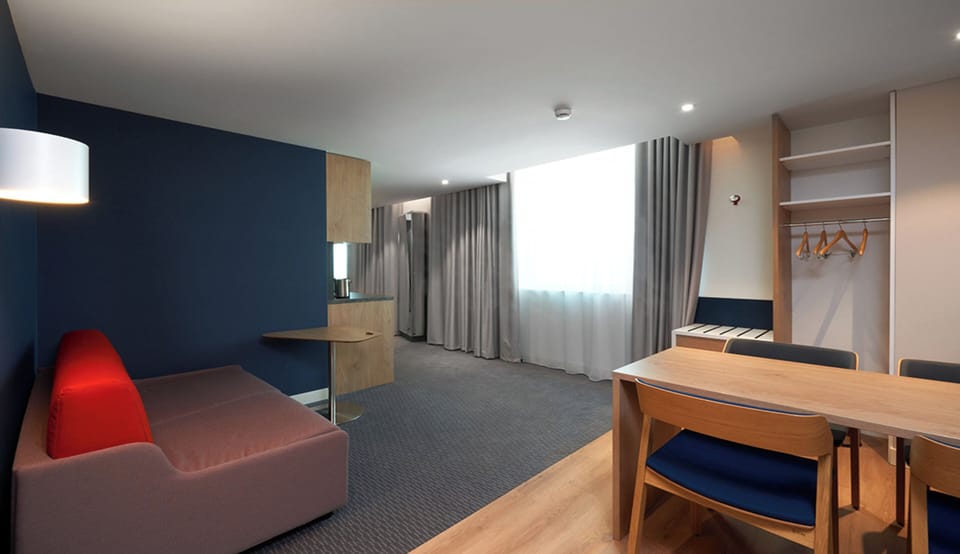 Suite, 1 Queen Bed with Sofa bed | Desk, laptop workspace, blackout drapes, soundproofing