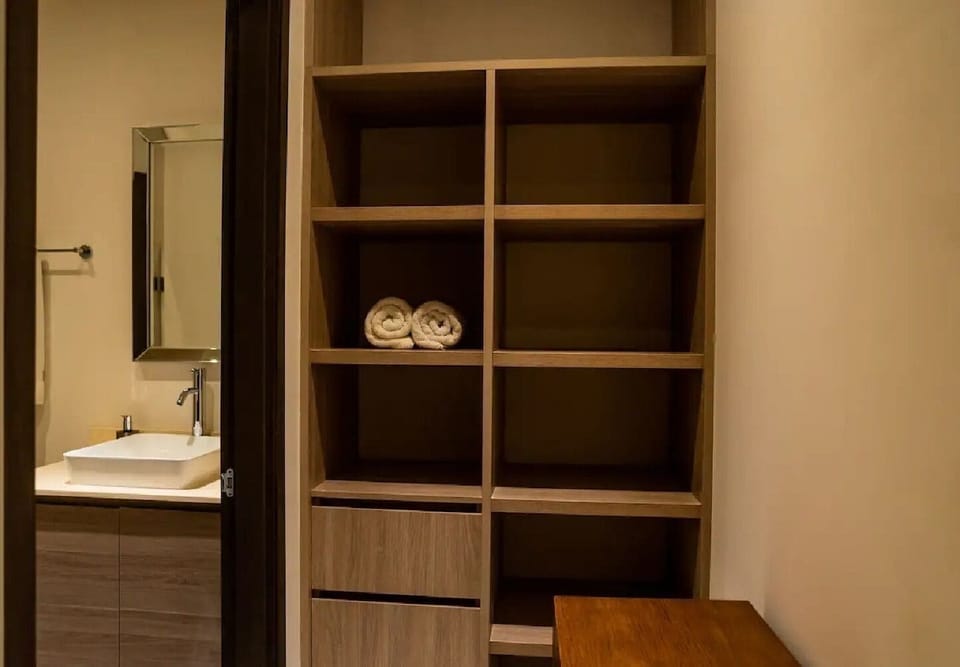 Comfort Condo | Capsule