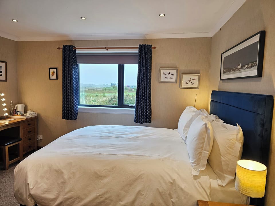 Comfort Double Room | Desk, blackout drapes, free WiFi, bed sheets