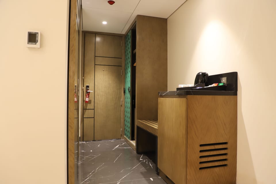 Premium Single Room | In-room safe, desk, iron/ironing board, free WiFi