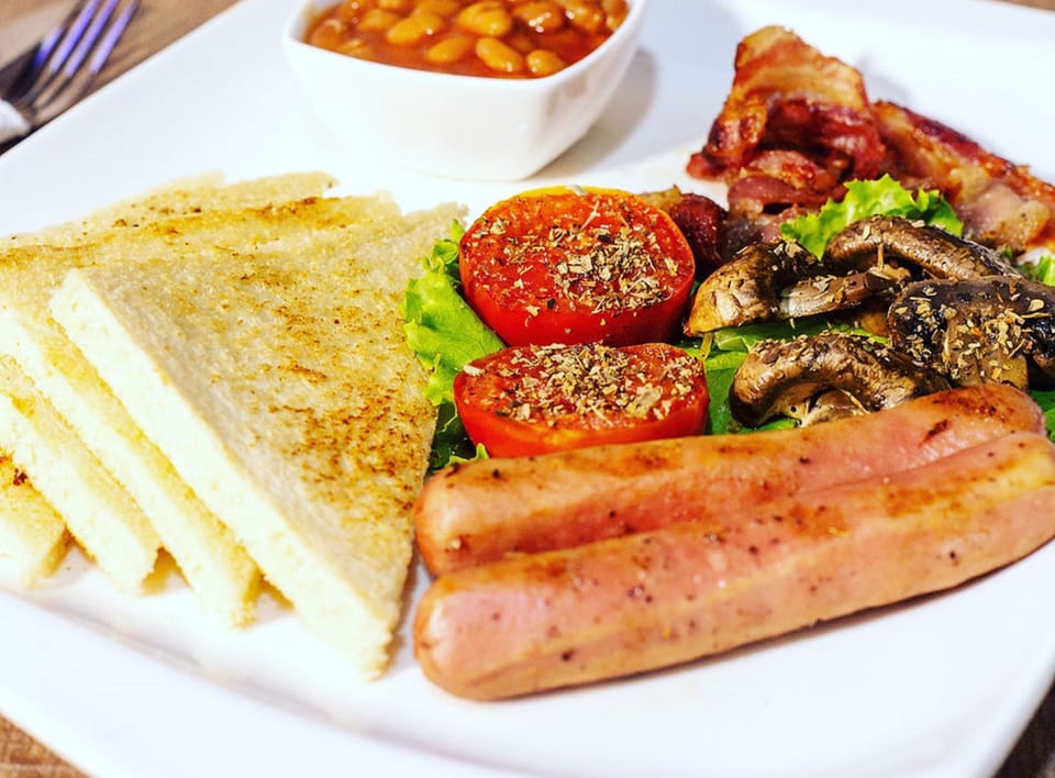 Free daily English breakfast