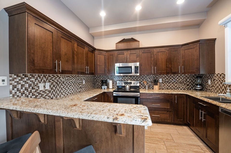 Apartment | Private kitchen | Coffee/tea maker, full-size fridge, microwave, oven