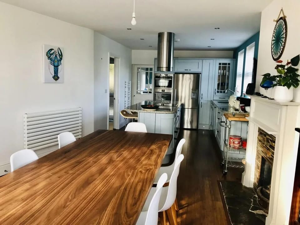 House | Private kitchen | Fridge, microwave, oven, stovetop