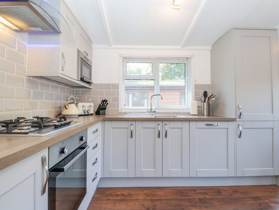 Fridge, dishwasher, electric kettle, cookware/dishes/utensils