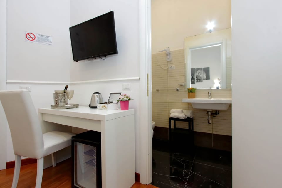 House | 4 bedrooms, desk