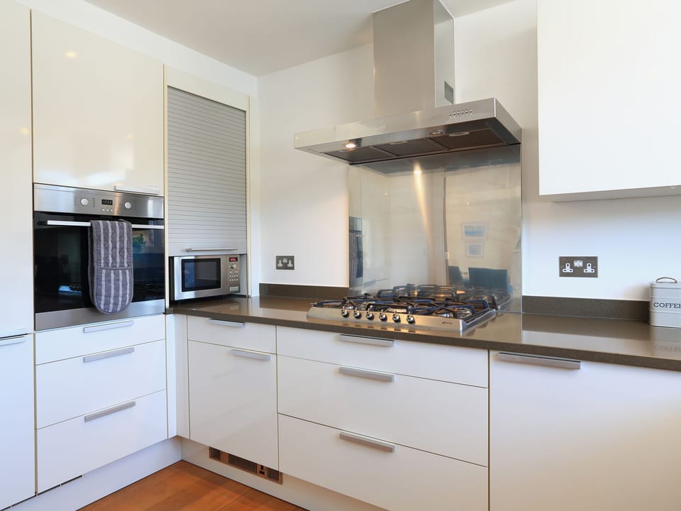Cottage | Private kitchen | Fridge, dishwasher, electric kettle, toaster