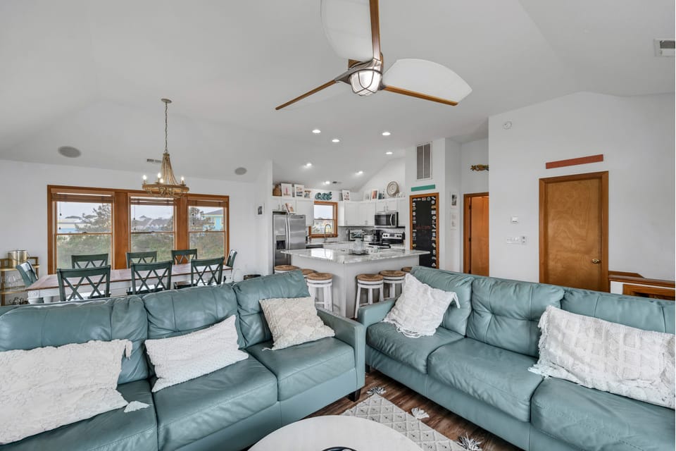 Cottage, 6 Bedrooms | Living area | Smart TV, streaming services