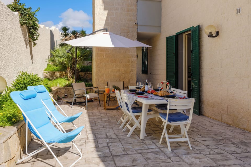 House, 2 Bedrooms, Smoking, Patio | Outdoor dining