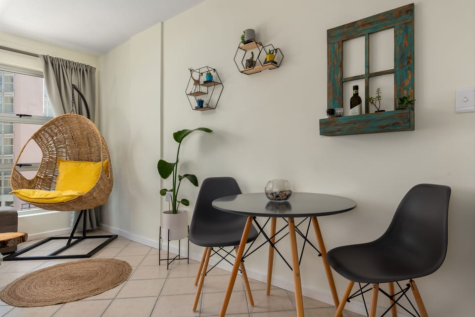 Comfort Studio | In-room dining