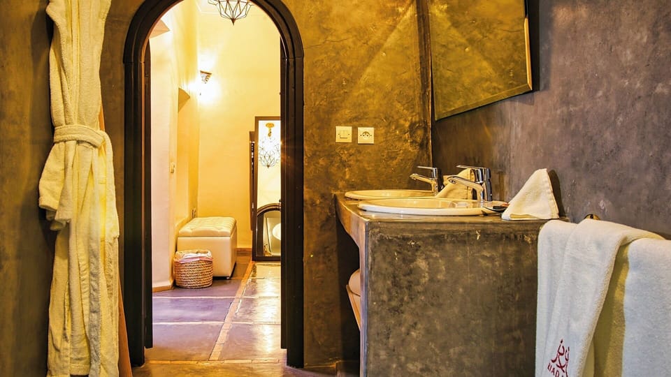 Deluxe Double Room, 1 King Bed with Sofa bed, Non Smoking, Pool Access | Bathroom | Combined shower/tub, free toiletries, hair dryer, bathrobes