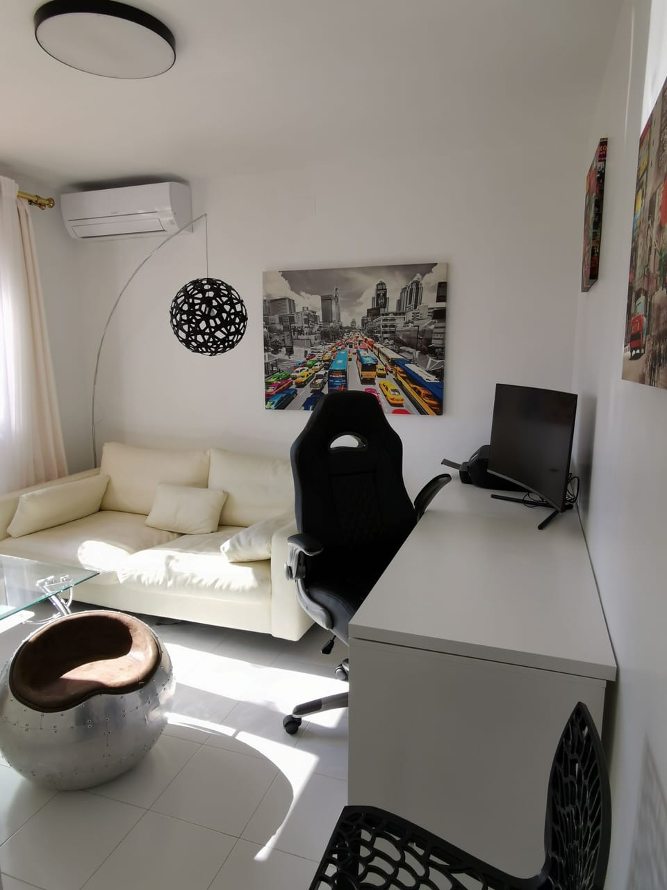 Panoramic Quadruple Room | Living area | Computer monitors, printers