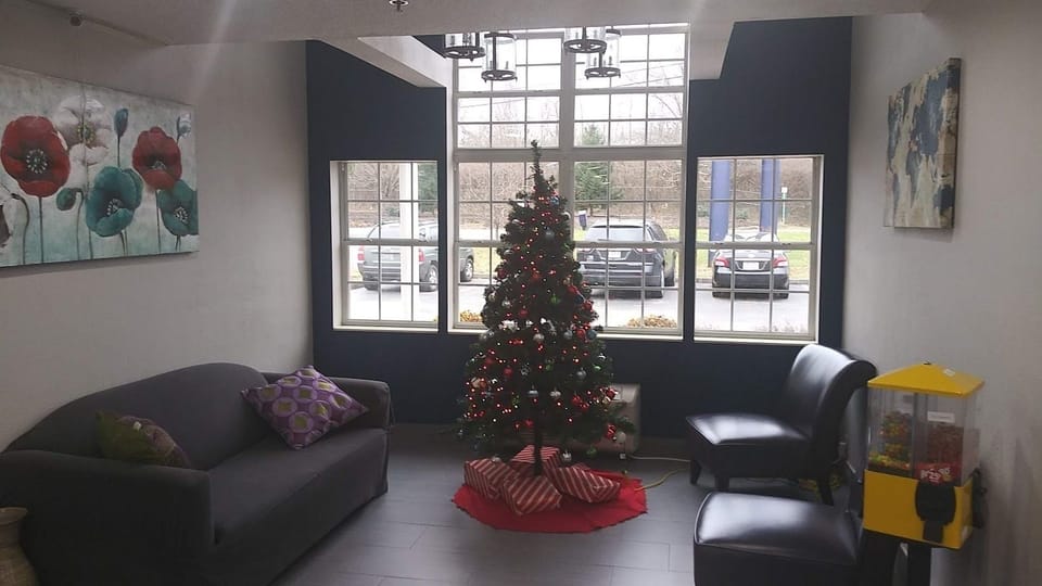 Lobby lounge