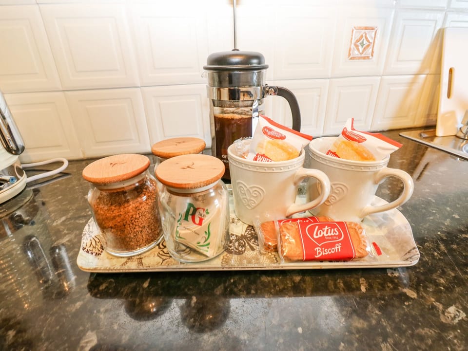 Fridge, cookware/dishes/utensils