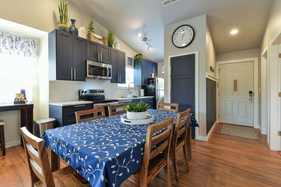 Condo, Multiple Beds, Balcony (Table Rock Lookout Duo) | Dining