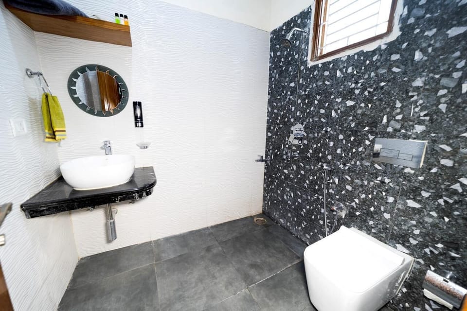 Deluxe Double Room | Bathroom