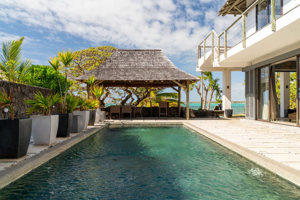 2 outdoor pools