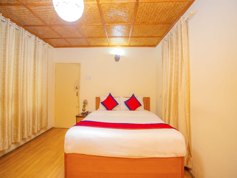 Deluxe Double Room | Desk, free WiFi, bed sheets