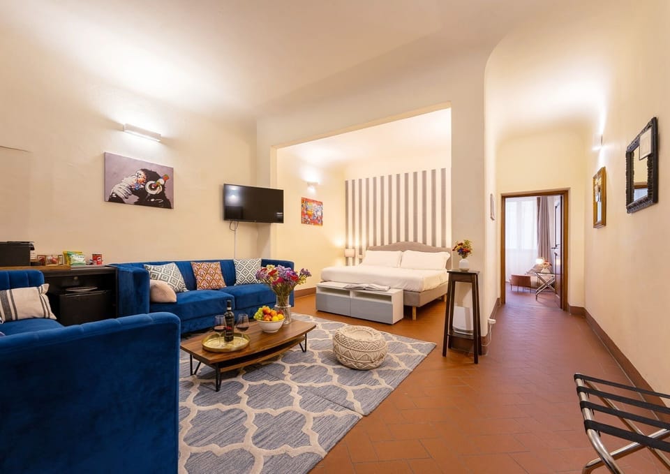 Deluxe Suite, 2 Bedrooms, Air conditioning | Hypo-allergenic bedding, minibar, blackout drapes, soundproofing