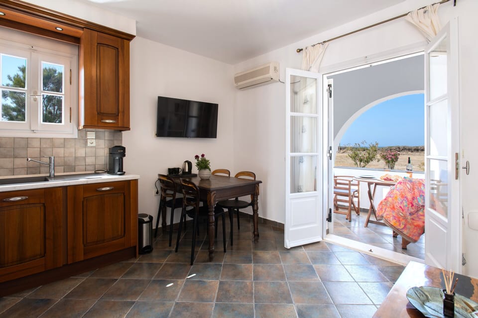 Traditional Suite | Living area | 55-inch Smart TV with satellite channels, TV