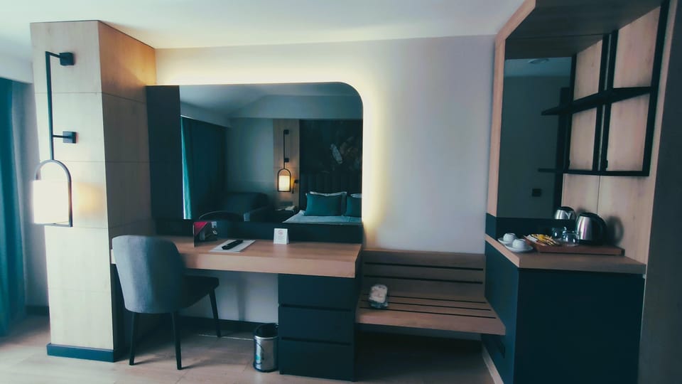 Premium bedding, free minibar, soundproofing, iron/ironing board