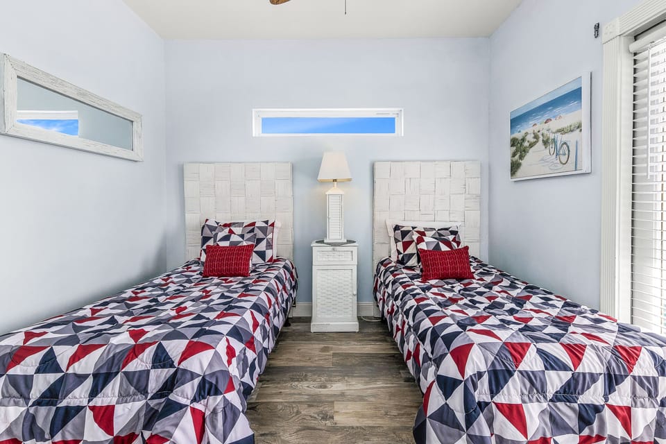 Comfort House, 3 Bedrooms, Non Smoking, Balcony | 3 bedrooms, individually decorated, individually furnished