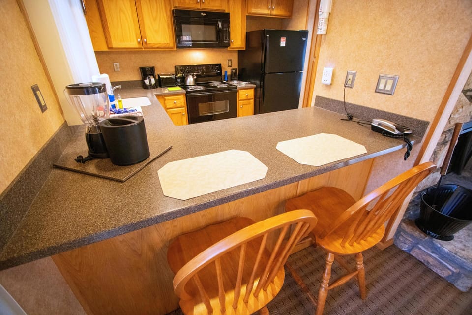 Family Townhome, 2 Bedrooms | Private kitchen | Full-size fridge, microwave, oven, stovetop