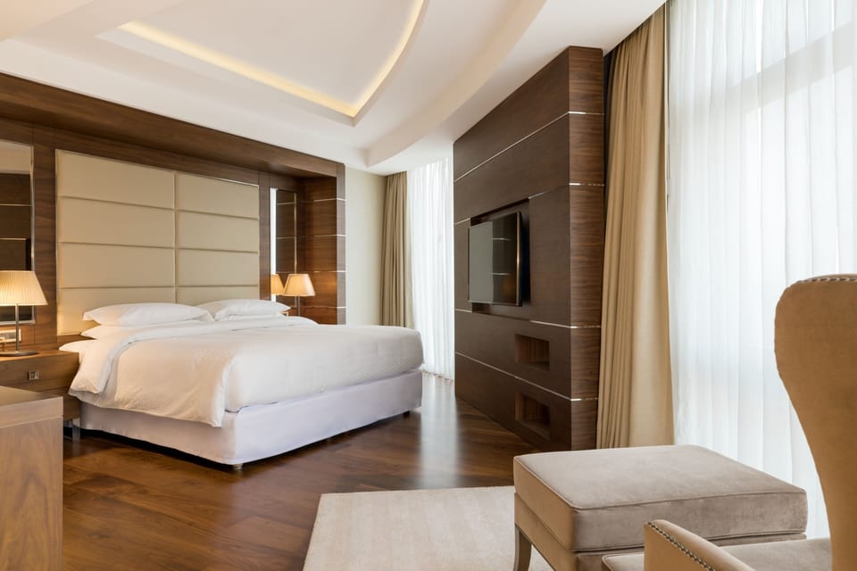 Room, 1 King Bed, City View (Corner) | In-room safe, desk, laptop workspace, blackout drapes