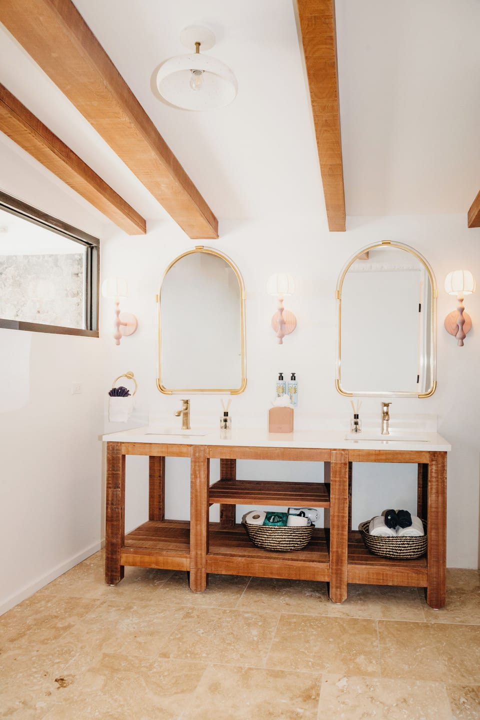 Luxury Room | Bathroom | Shower, rainfall showerhead, hair dryer, bathrobes