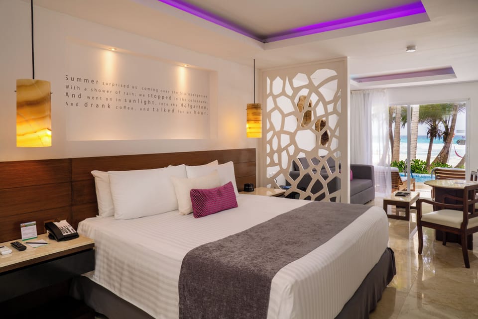 Jr Suite swim up ocean view | Free minibar, in-room safe, blackout drapes, soundproofing