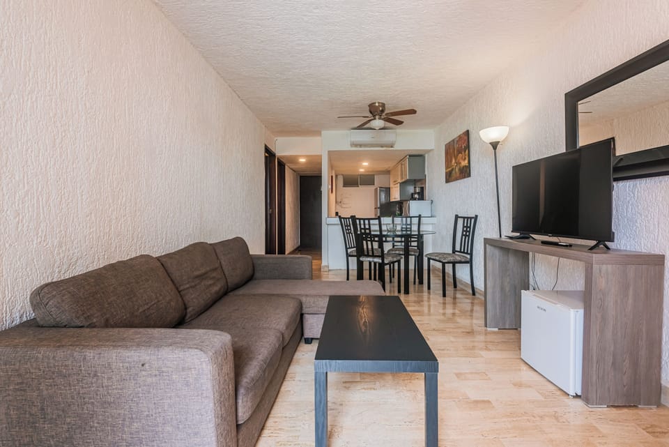 Suite con Balcon 8 | Living area | Smart TV