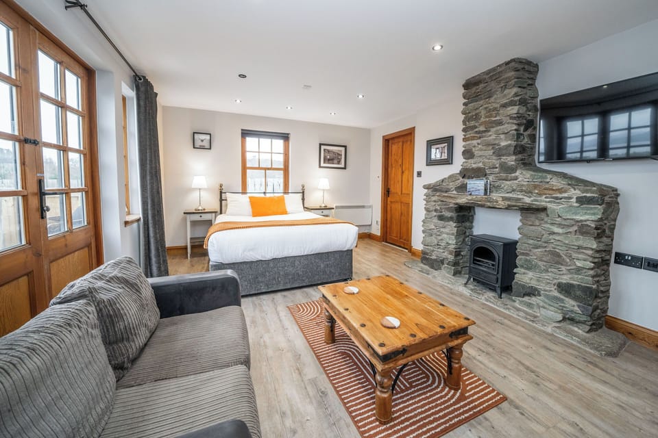 Deluxe Double Room | Premium bedding, iron/ironing board, free WiFi, bed sheets