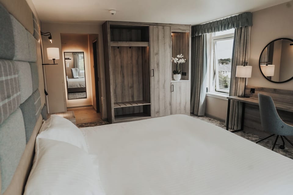 Executive Double or Twin Room | Desk, blackout drapes, iron/ironing board, travel crib