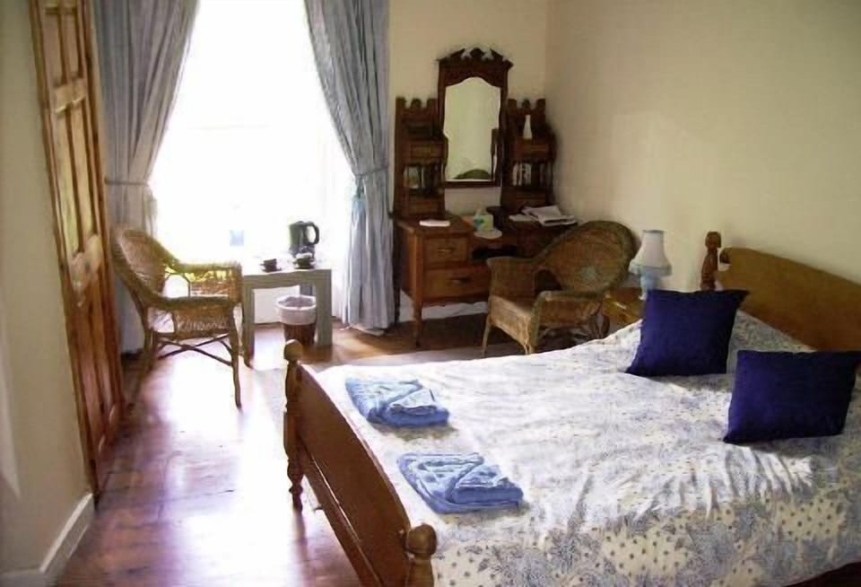 Iron/ironing board, rollaway beds, free WiFi