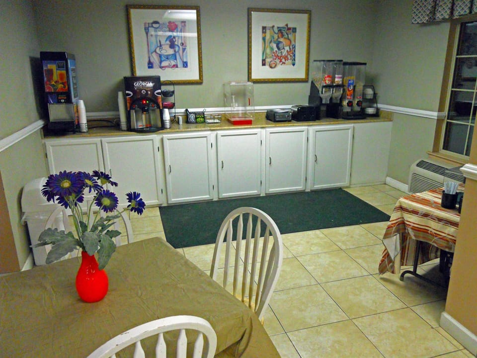 Breakfast area