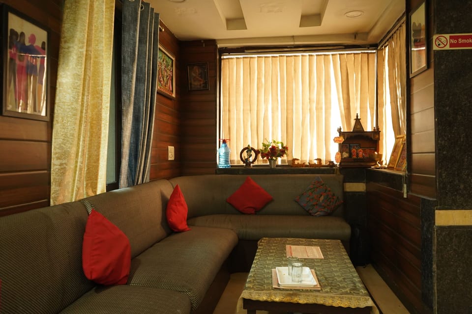 Deluxe Double Room | Living area