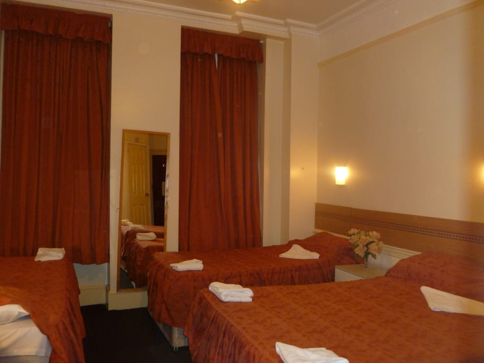 Desk, iron/ironing board, WiFi, bed sheets