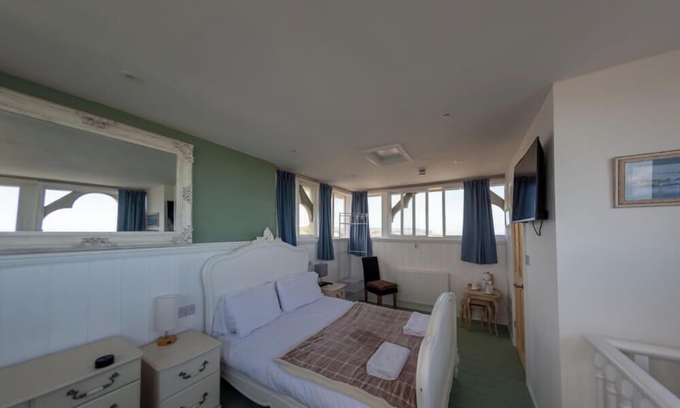 Classic Double Room, Ensuite, Sea View