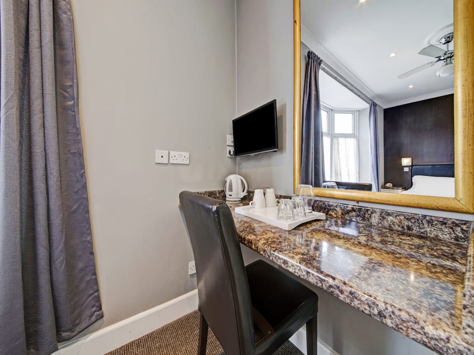 Standard Twin Room, 2 Twin Beds | Iron/ironing board, free WiFi, bed sheets