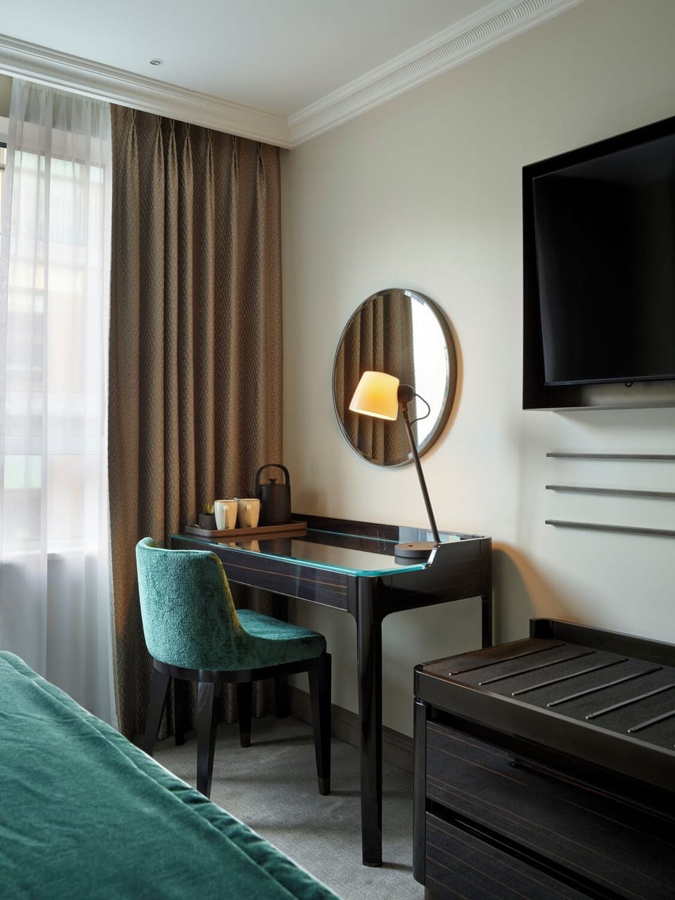 The Classic double | Hypo-allergenic bedding available, in-room safe, desk
