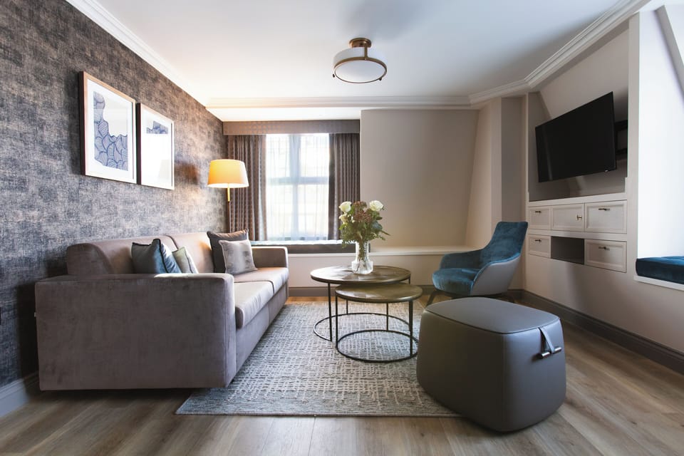 The Fitzrovia Suite | Hypo-allergenic bedding, in-room safe, desk, iron/ironing board