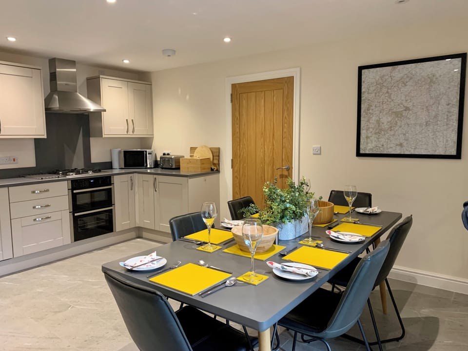 Cottage | Dining