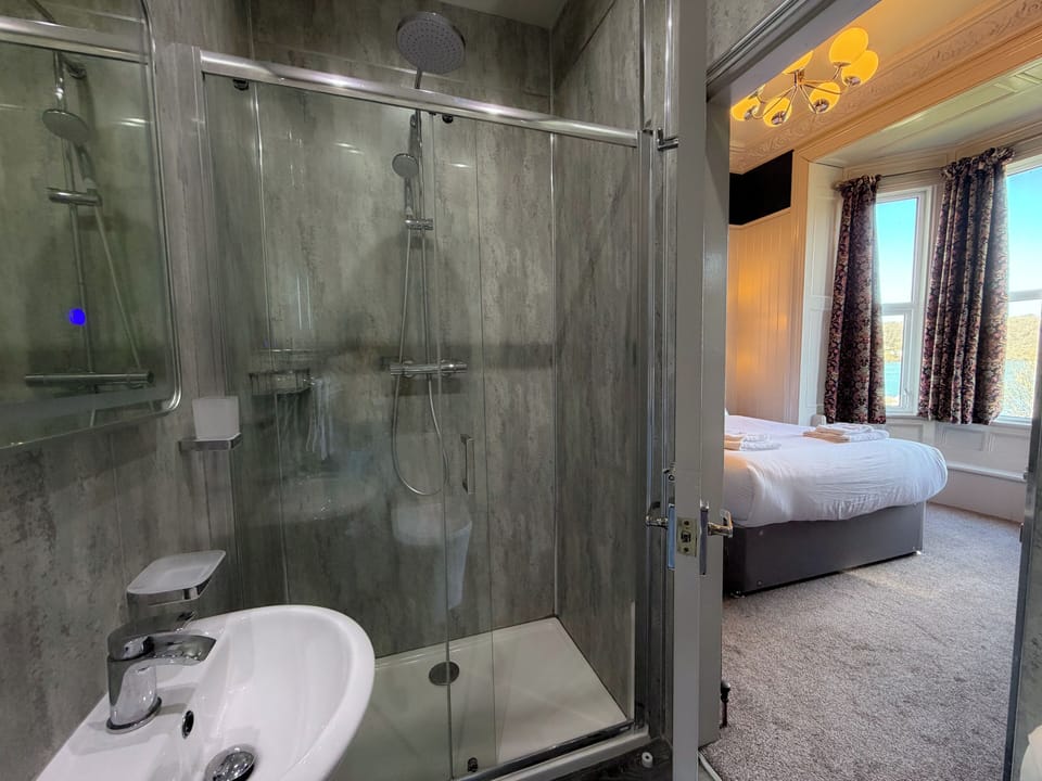 Nomi Rooms and Restaurant Hotel in Bangor