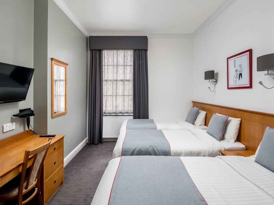 Deluxe Quadruple Room | Desk, iron/ironing board, free WiFi, bed sheets