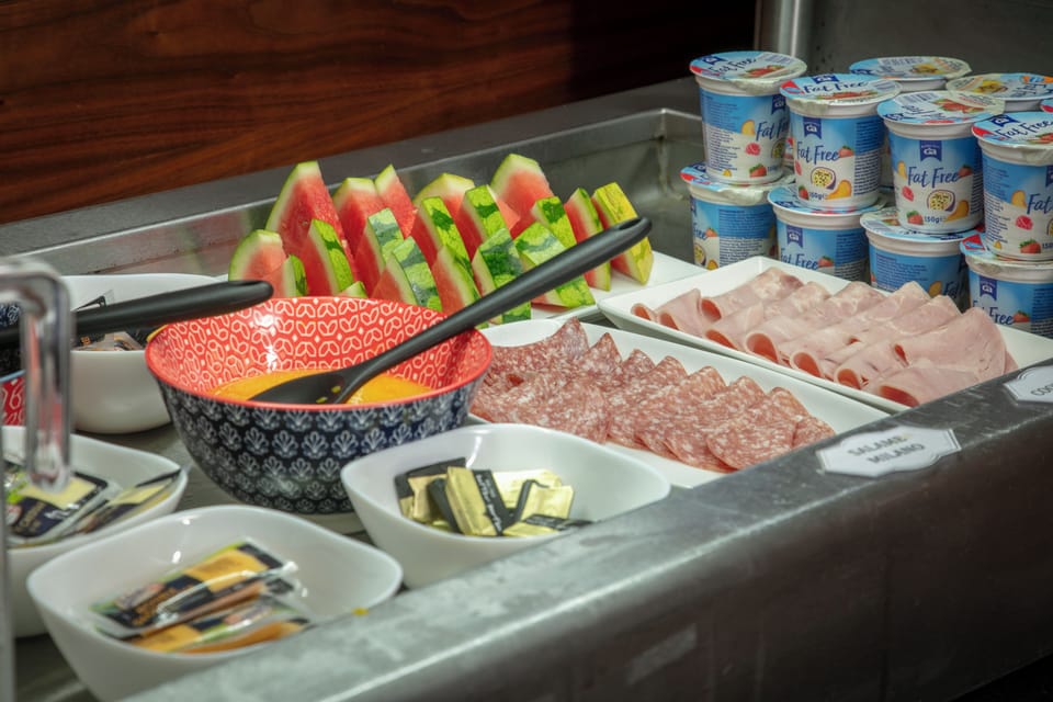 Daily full breakfast (GBP 20 per person)