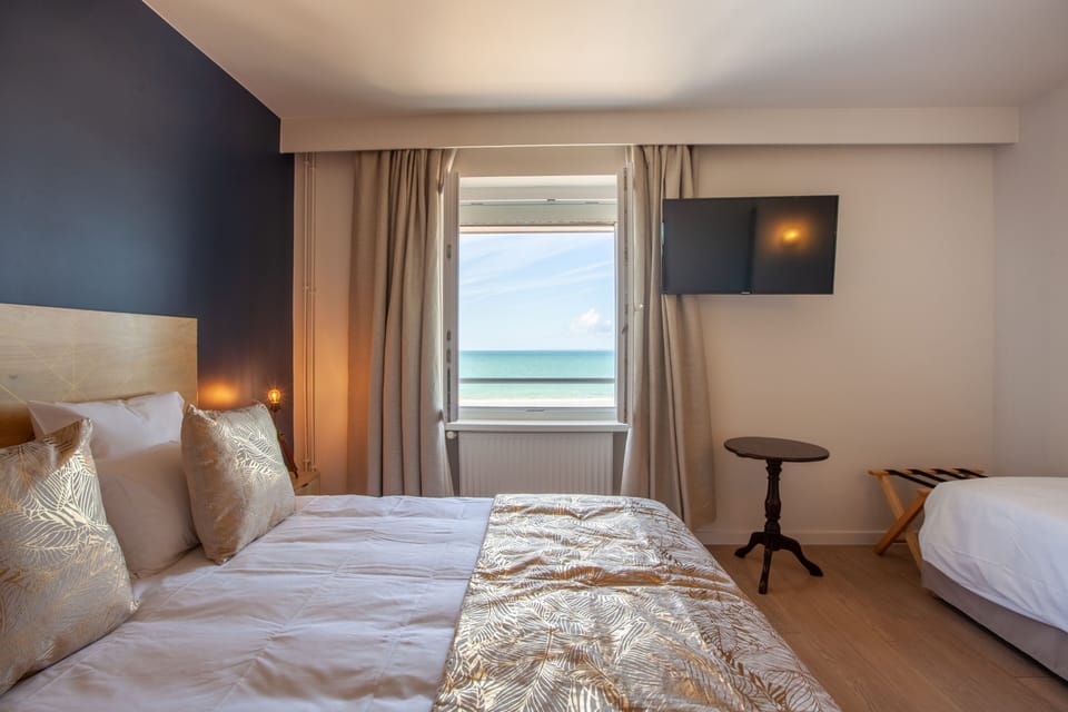 Triple Room | Pillowtop beds, individually furnished, blackout drapes