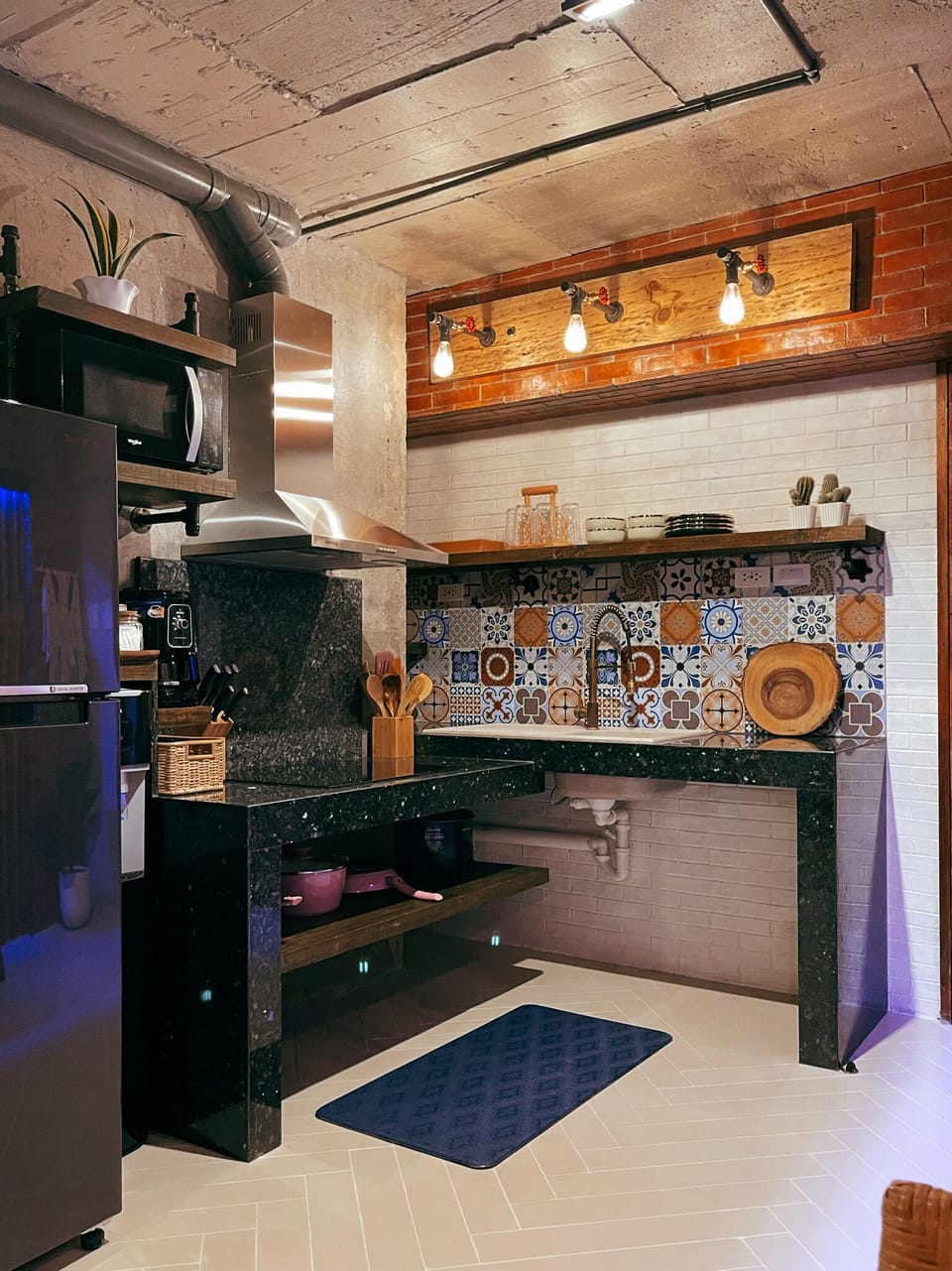 Deluxe Studio | Private kitchen | Full-size fridge, microwave, stovetop, coffee/tea maker