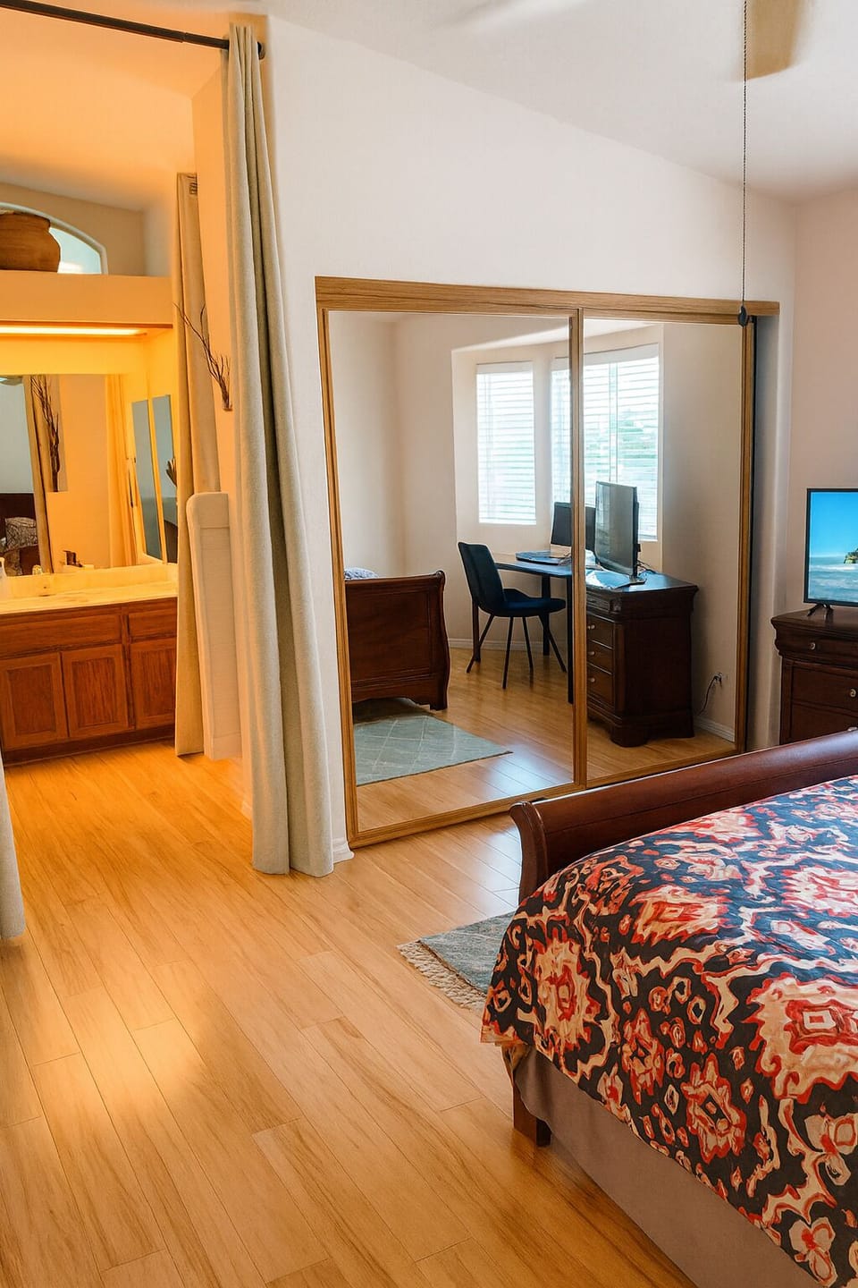 Presidential Room | Desk, laptop workspace, iron/ironing board, free WiFi