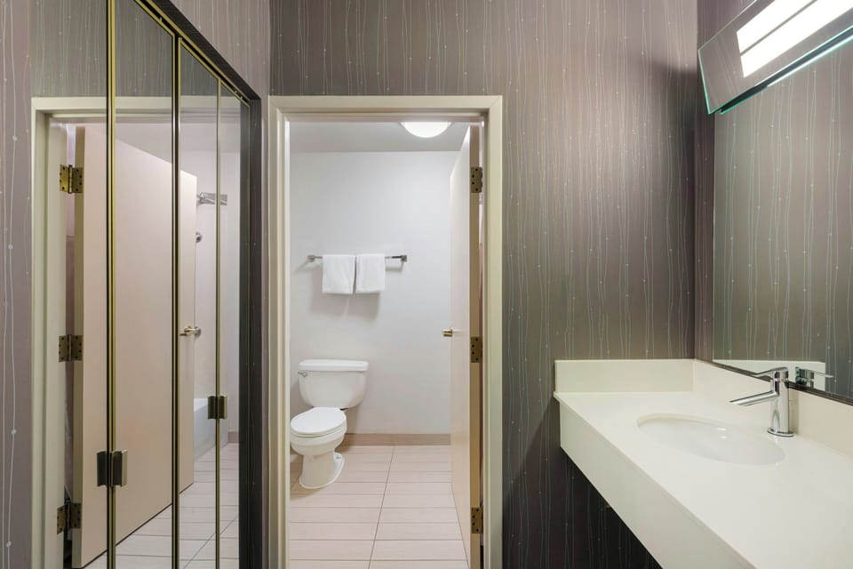 Combined shower/tub, deep soaking tub, free toiletries, hair dryer